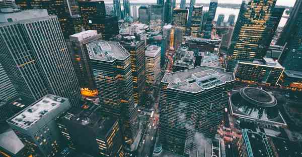 制作金融公司宣传片